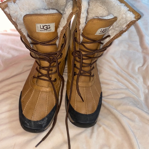 Women’s Like new Ugg Adirondack iii boots size 10